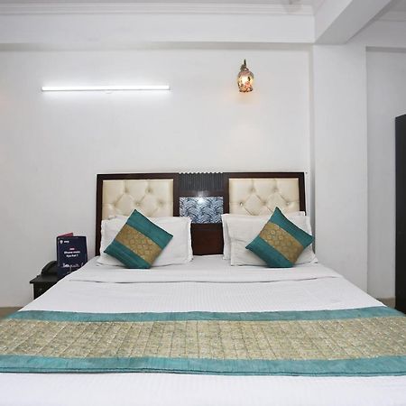 Oyo 8253 Golden Heights Hotel Ню Делхи Екстериор снимка