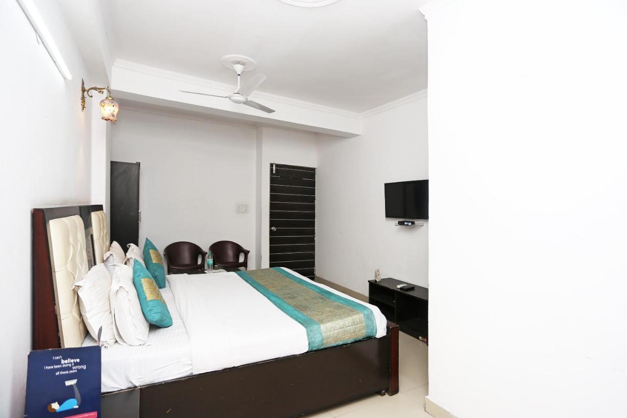 Oyo 8253 Golden Heights Hotel Ню Делхи Екстериор снимка