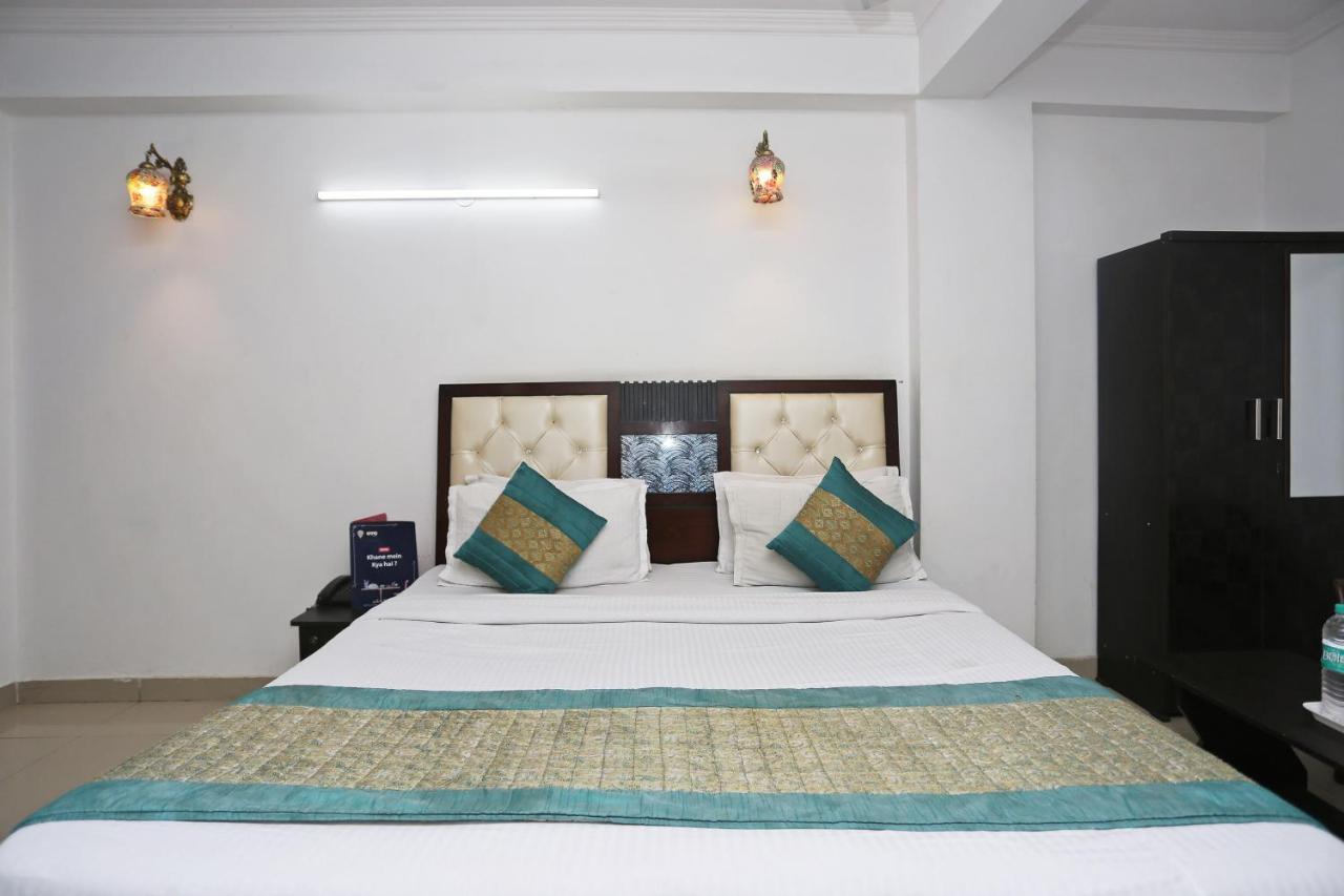 Oyo 8253 Golden Heights Hotel Ню Делхи Екстериор снимка