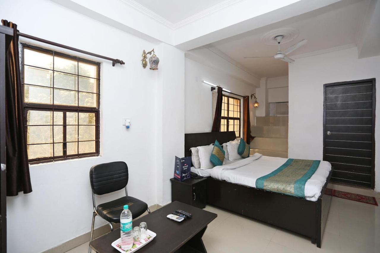 Oyo 8253 Golden Heights Hotel Ню Делхи Екстериор снимка