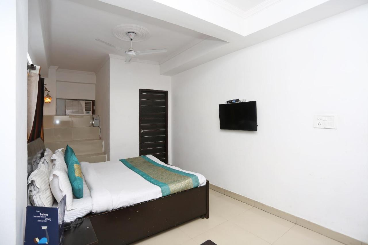 Oyo 8253 Golden Heights Hotel Ню Делхи Екстериор снимка