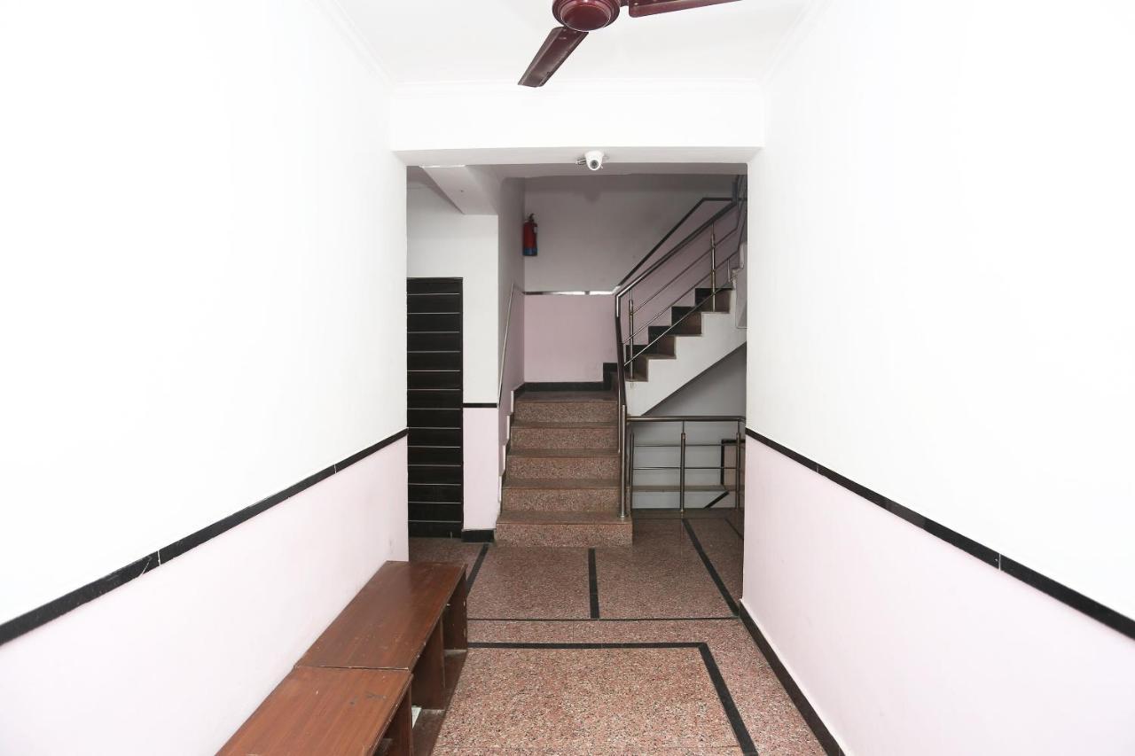 Oyo 8253 Golden Heights Hotel Ню Делхи Екстериор снимка