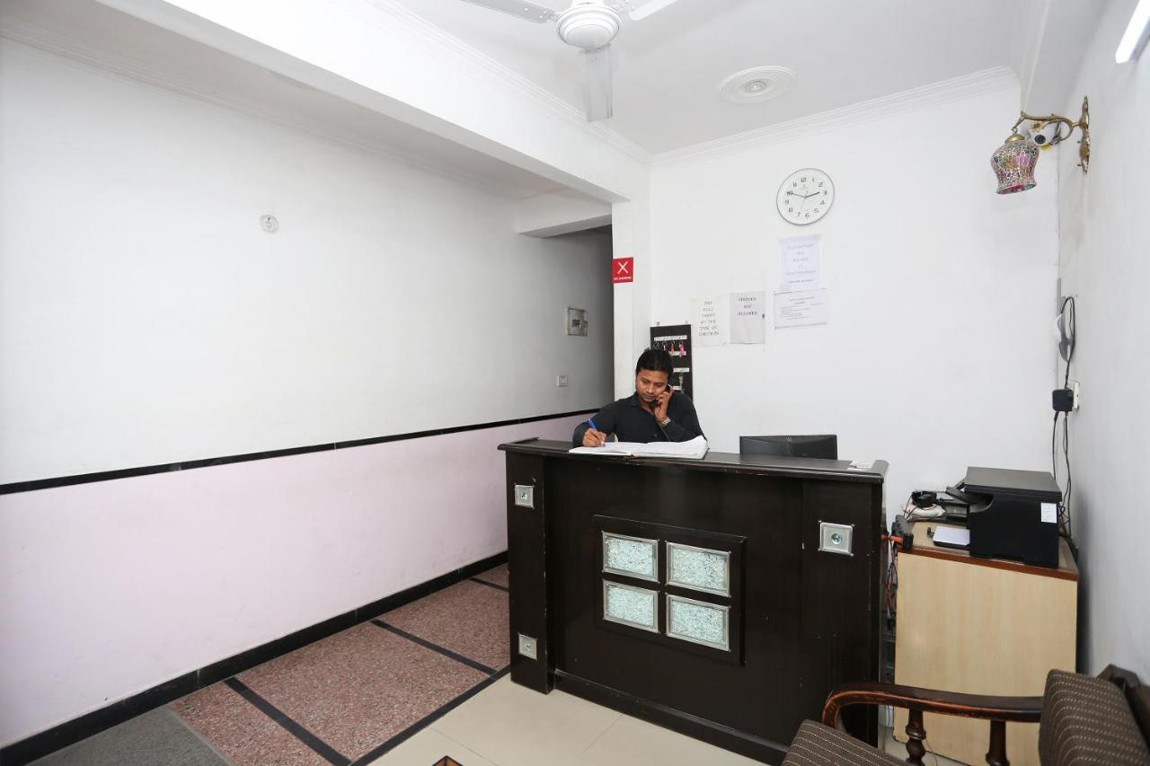 Oyo 8253 Golden Heights Hotel Ню Делхи Екстериор снимка