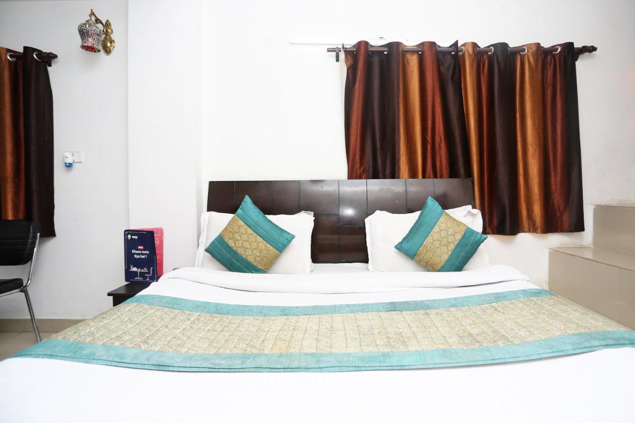 Oyo 8253 Golden Heights Hotel Ню Делхи Екстериор снимка