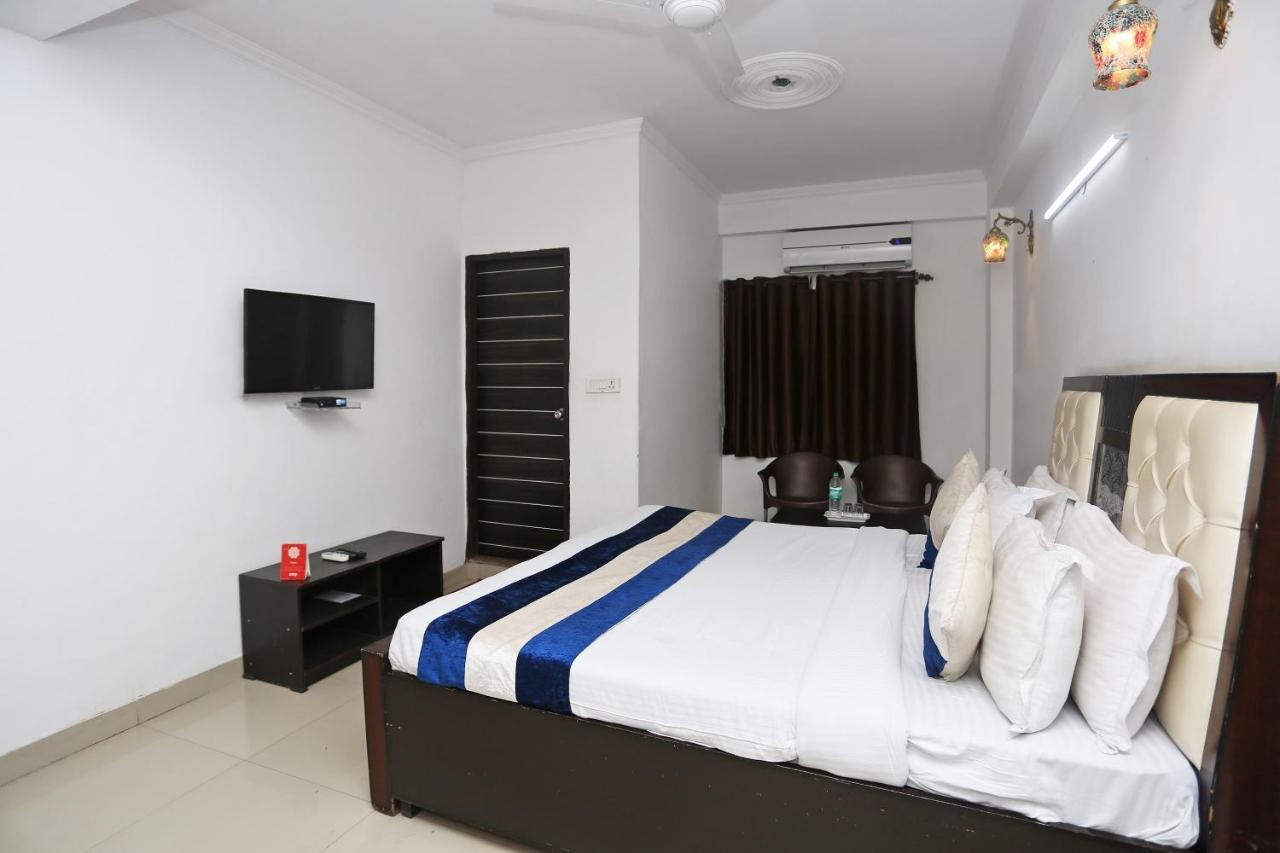 Oyo 8253 Golden Heights Hotel Ню Делхи Екстериор снимка