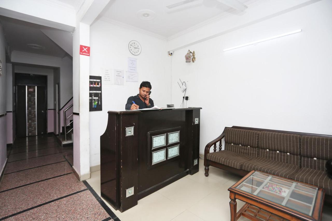 Oyo 8253 Golden Heights Hotel Ню Делхи Екстериор снимка