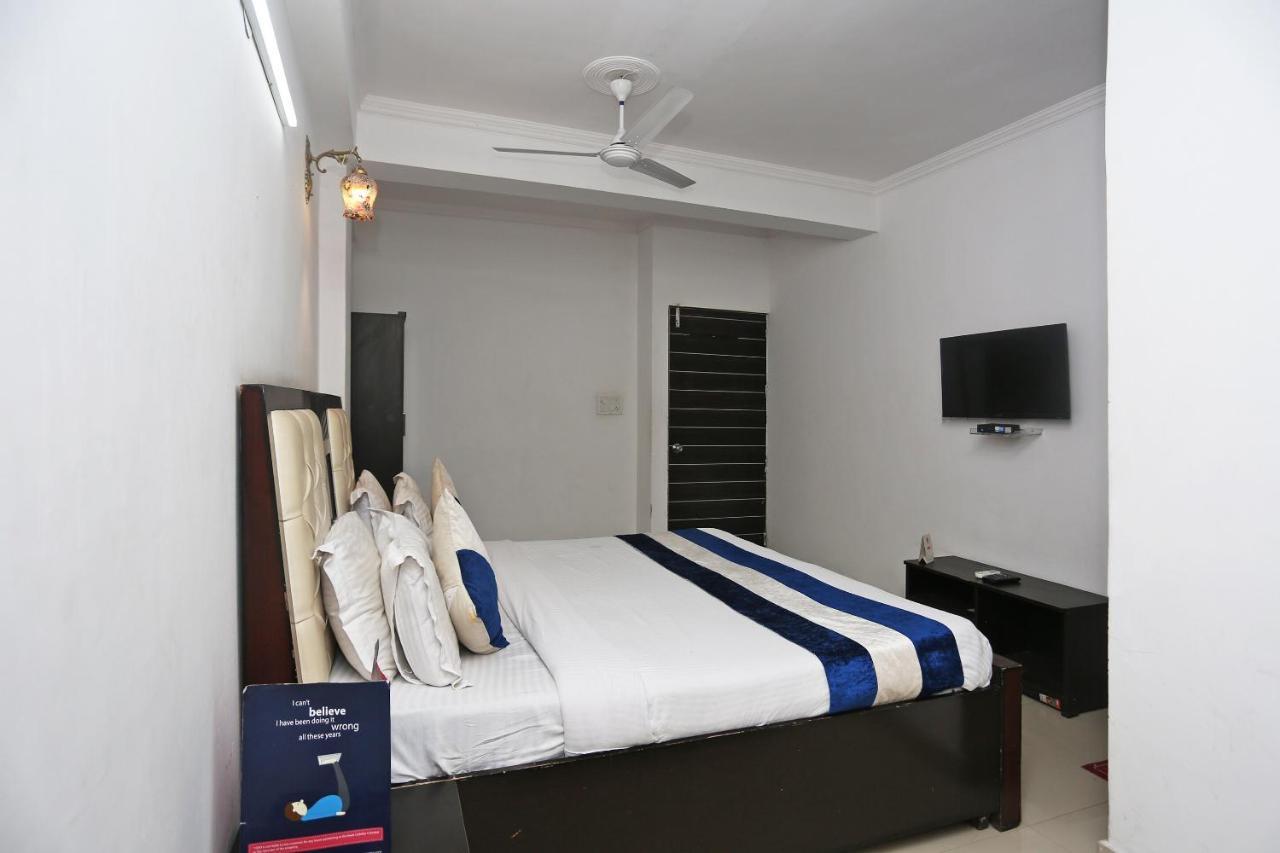 Oyo 8253 Golden Heights Hotel Ню Делхи Екстериор снимка