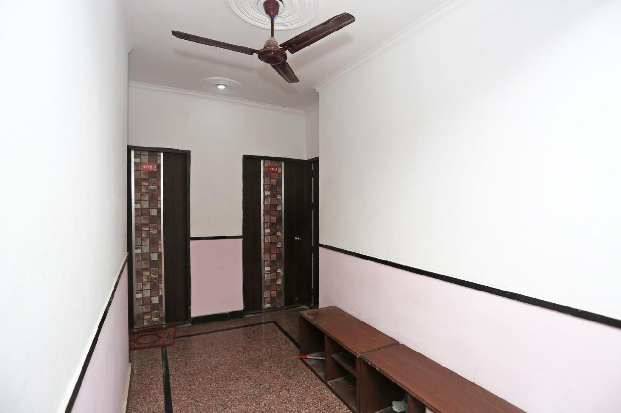 Oyo 8253 Golden Heights Hotel Ню Делхи Екстериор снимка