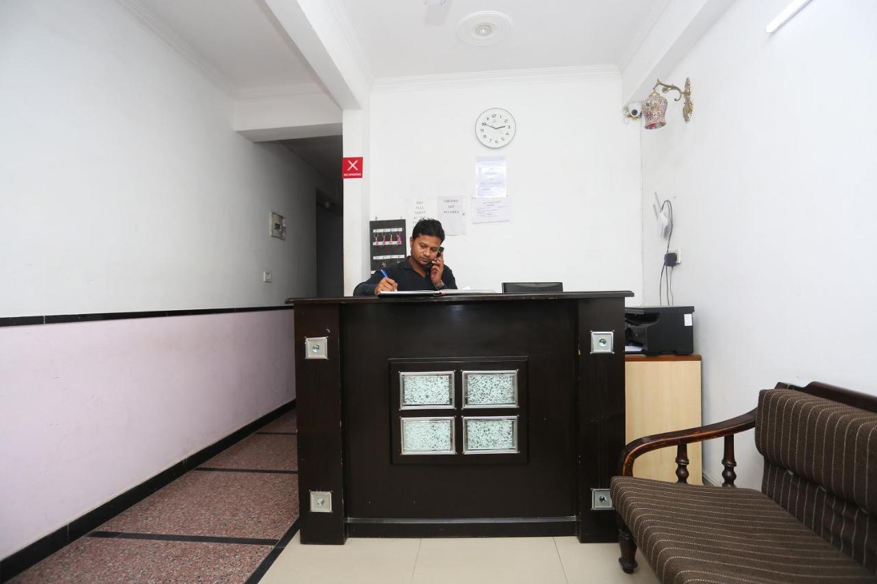 Oyo 8253 Golden Heights Hotel Ню Делхи Екстериор снимка