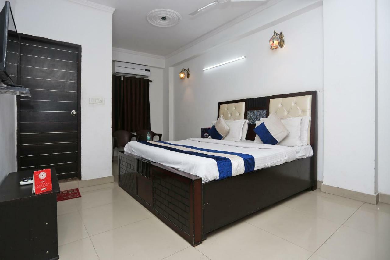 Oyo 8253 Golden Heights Hotel Ню Делхи Екстериор снимка