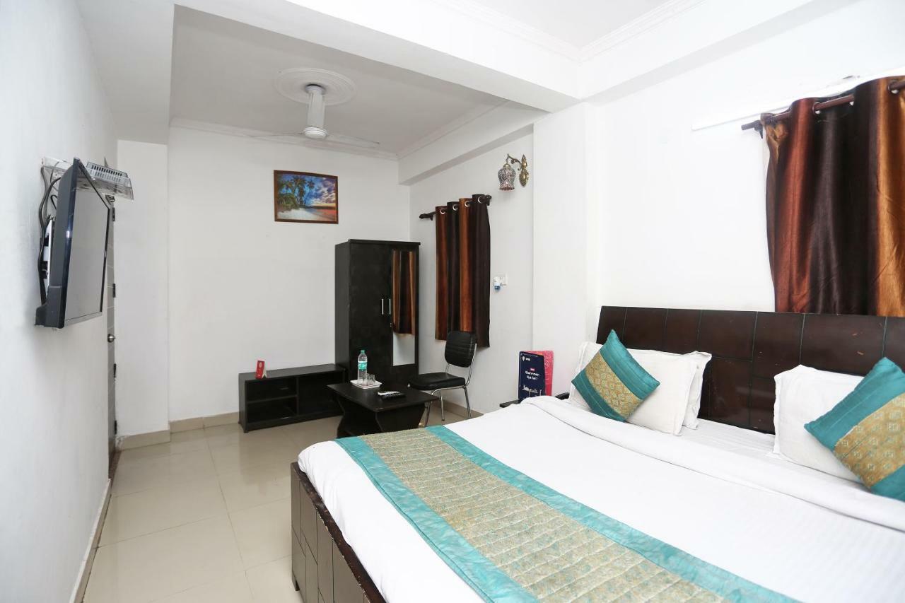 Oyo 8253 Golden Heights Hotel Ню Делхи Екстериор снимка