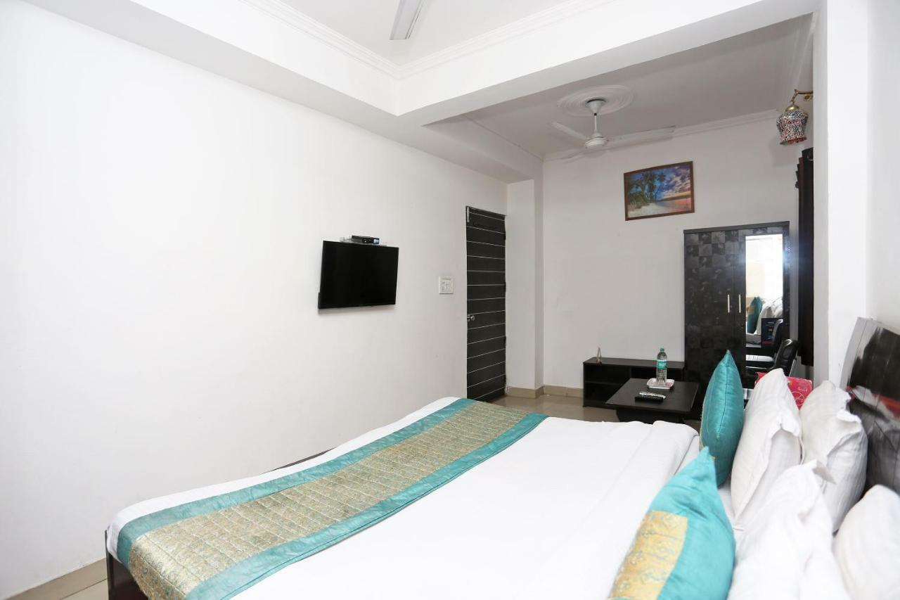 Oyo 8253 Golden Heights Hotel Ню Делхи Екстериор снимка