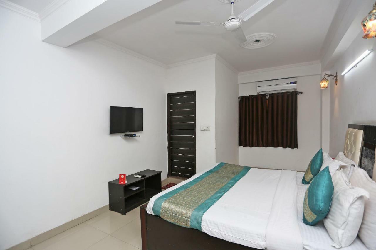 Oyo 8253 Golden Heights Hotel Ню Делхи Екстериор снимка
